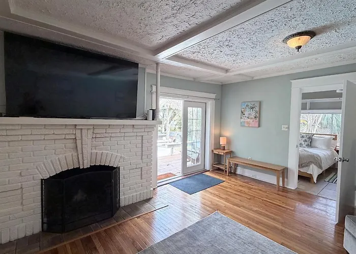 "oasis" Historic Beachside Retreat