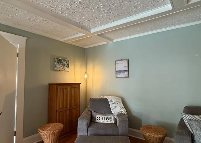 Landhuis "oasis" Historic Beachside Retreat