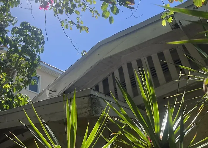 Landhuis "oasis" Historic Beachside Retreat *
