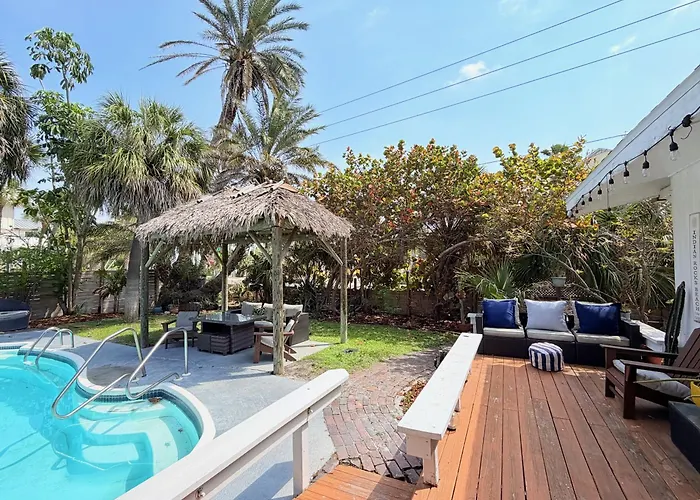 Landhuis "oasis" Historic Beachside Retreat *