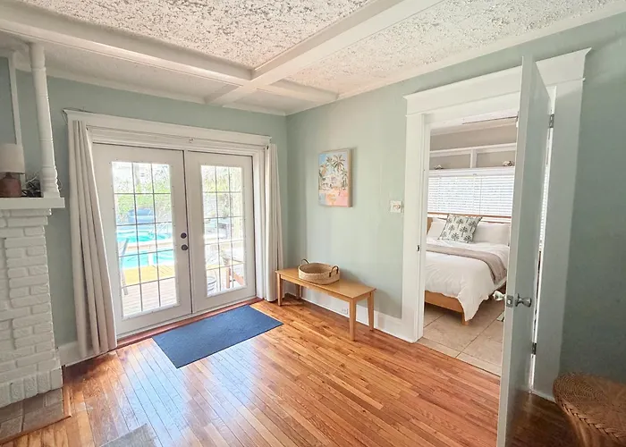 Landhuis "oasis" Historic Beachside Retreat