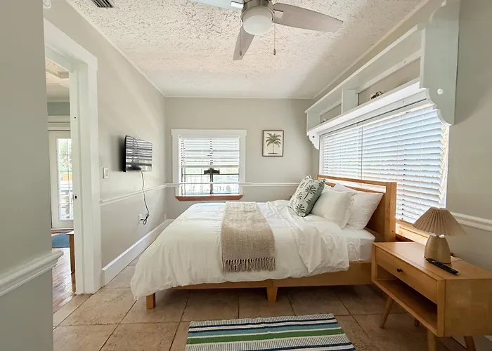 "oasis" Historic Beachside Retreat Landhuis *