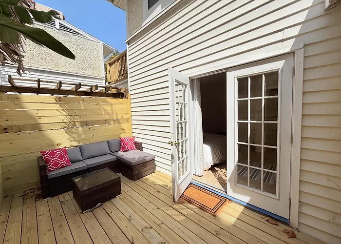 "oasis" Historic Beachside Retreat