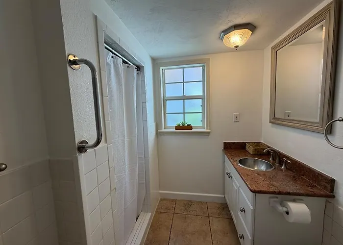 Landhuis "oasis" Historic Beachside Retreat