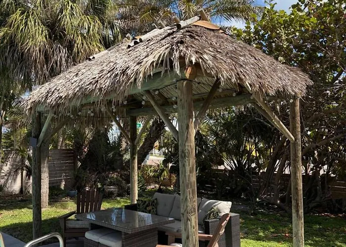"oasis" Historic Beachside Retreat Clearwater Beach