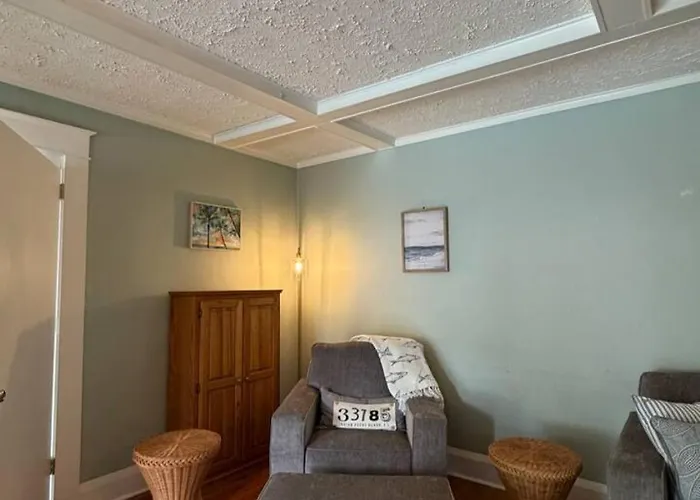 Landhuis "oasis" Historic Beachside Retreat *
