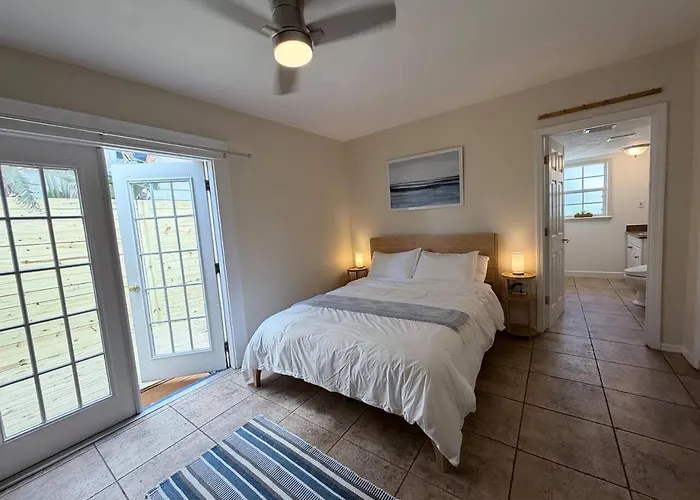 Landhuis "oasis" Historic Beachside Retreat *